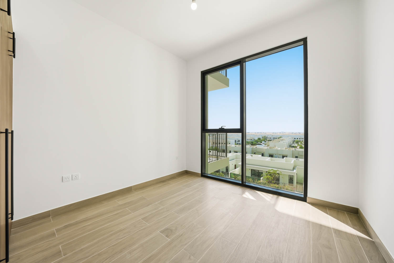 3 Bedrooms Apartment in Holland Gardens