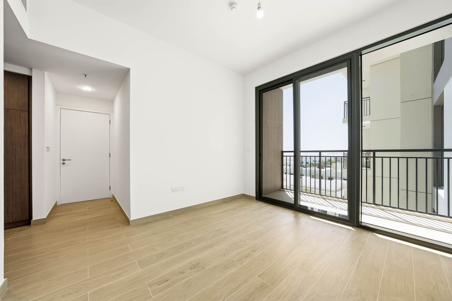 3 Bedrooms Apartment in Holland Gardens