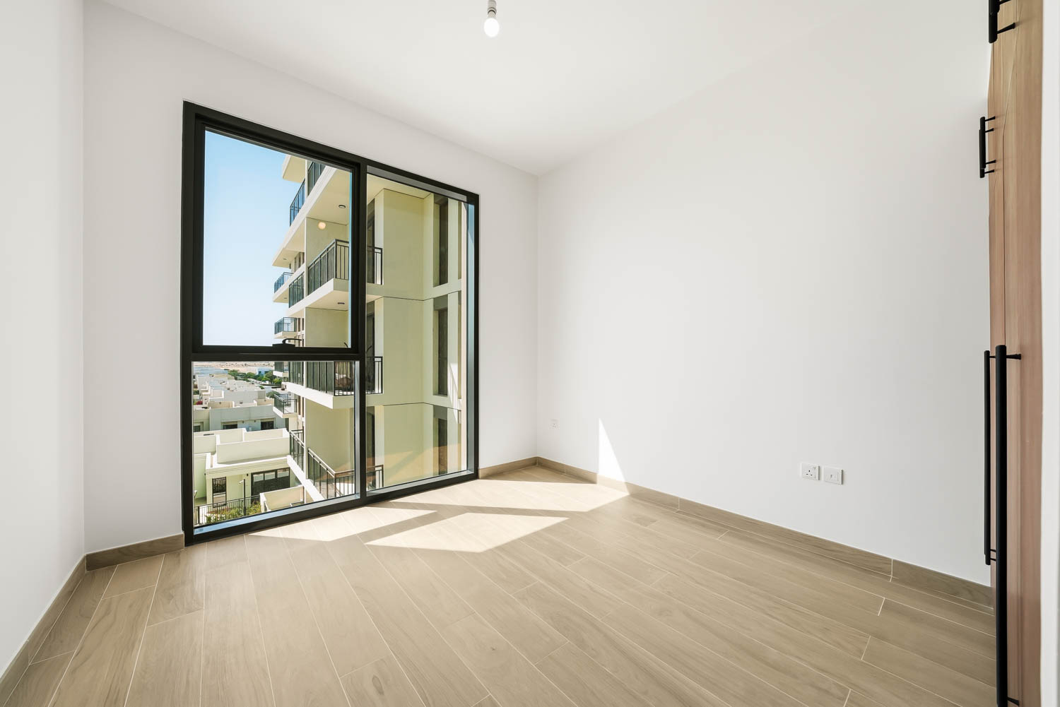 3 Bedrooms Apartment in Holland Gardens