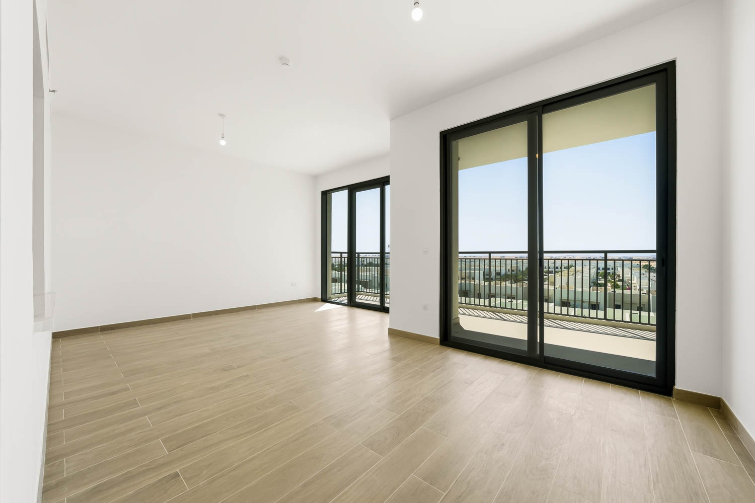 3 Bedrooms Apartment in Holland Gardens