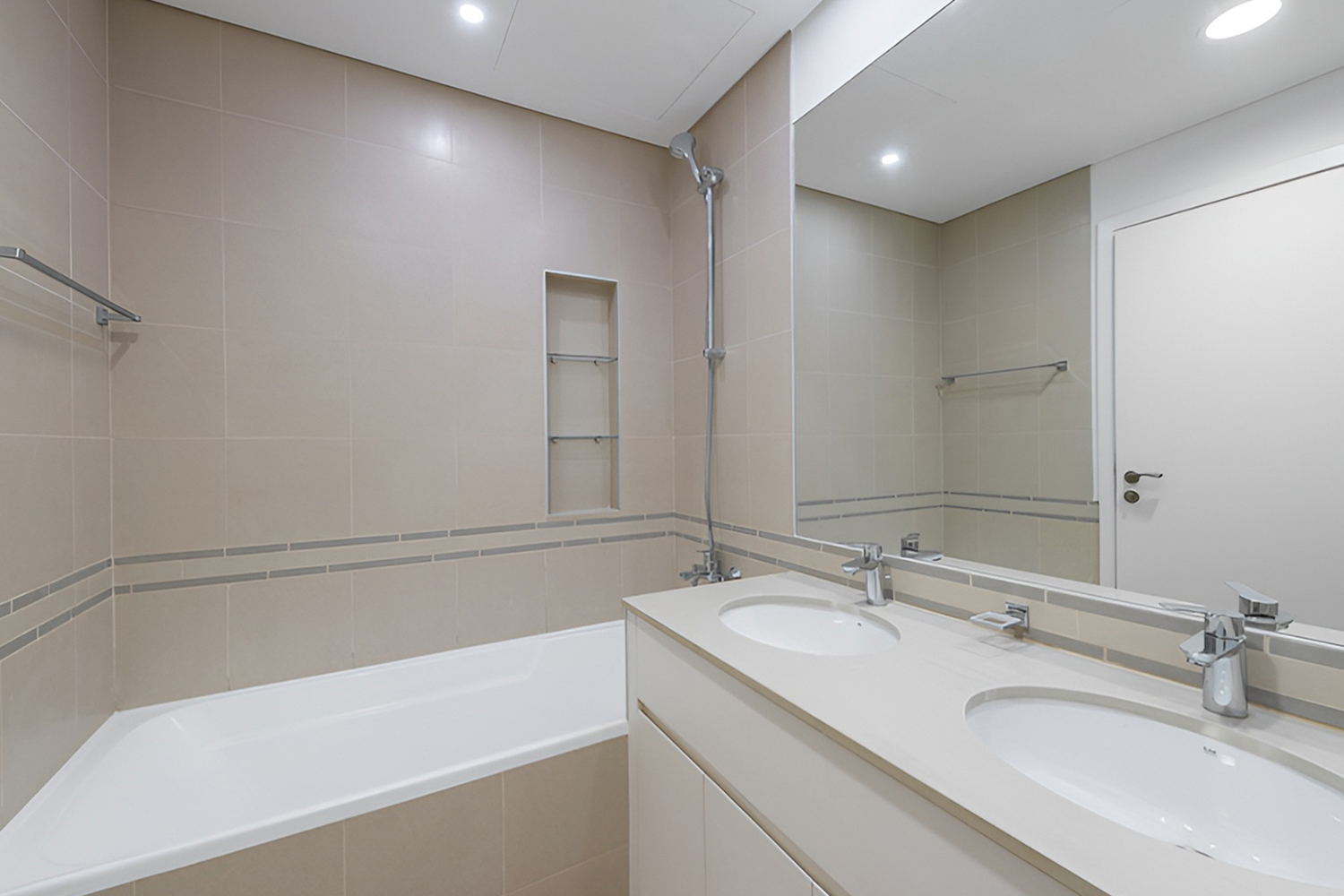 2 Bedrooms Apartment in Hayat Boulevard-2A