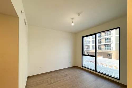 2 Bedrooms Apartment in Holland Gardens