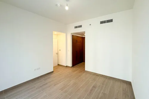 2 Bedrooms Apartment in Holland Gardens