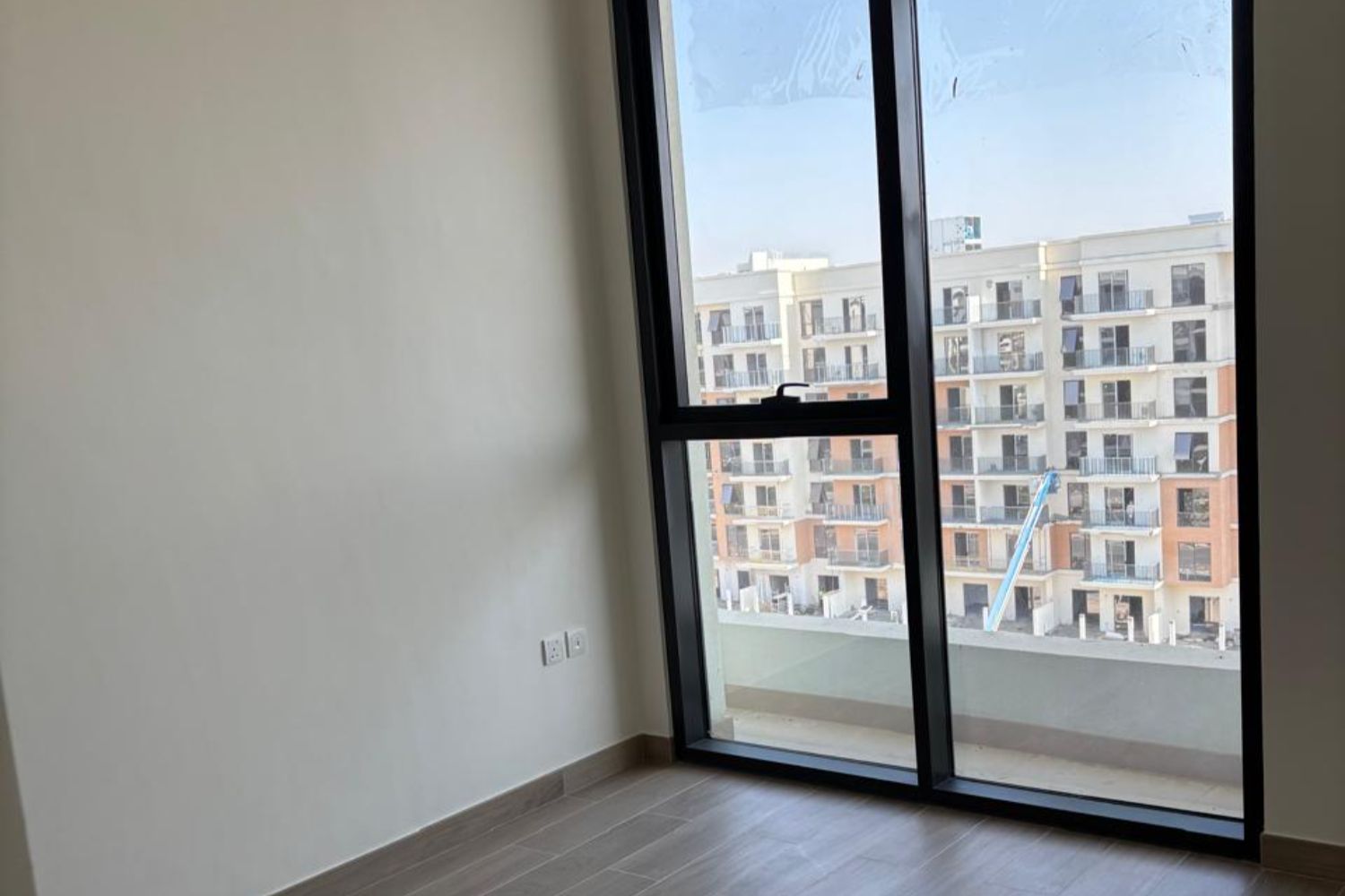 2 Bedrooms Apartment in Holland Gardens