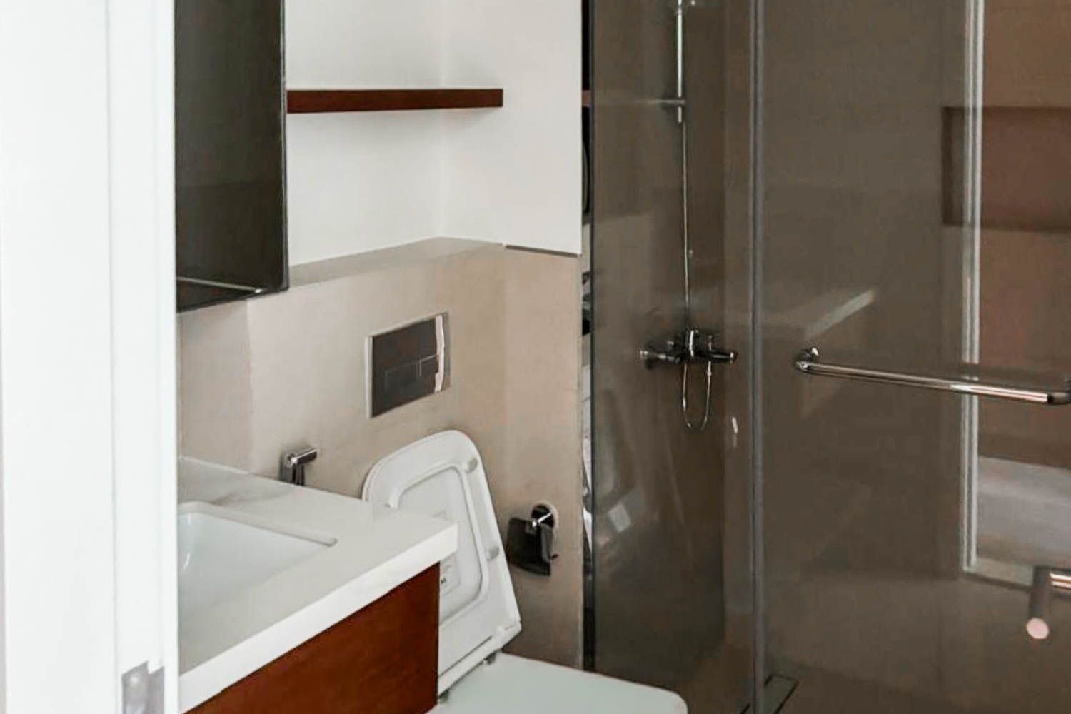 2 Bedrooms Apartment in Holland Gardens