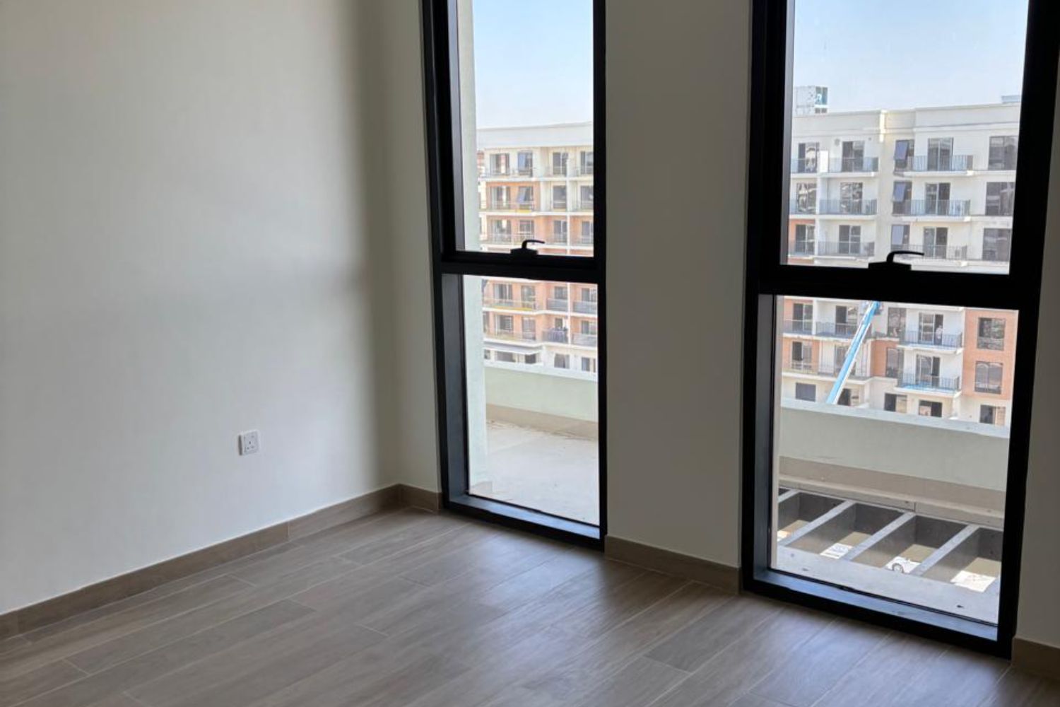 2 Bedrooms Apartment in Holland Gardens