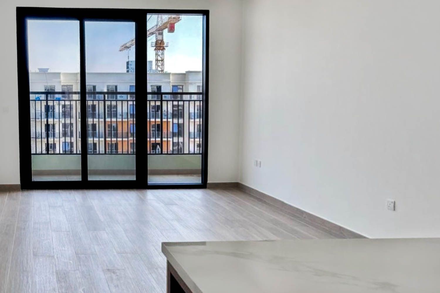 2 Bedrooms Apartment in Holland Gardens