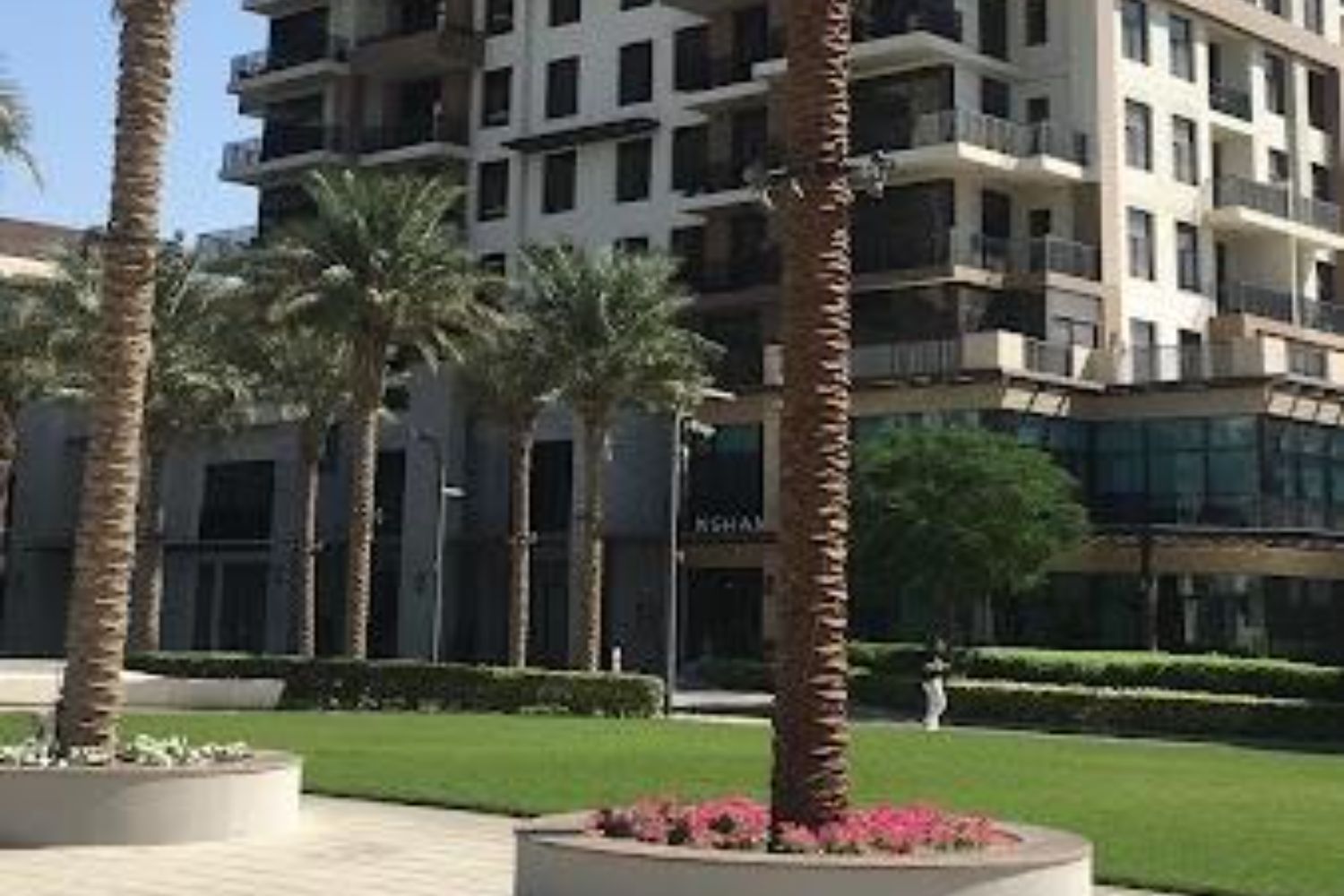 2 Bedrooms Apartment in Holland Gardens