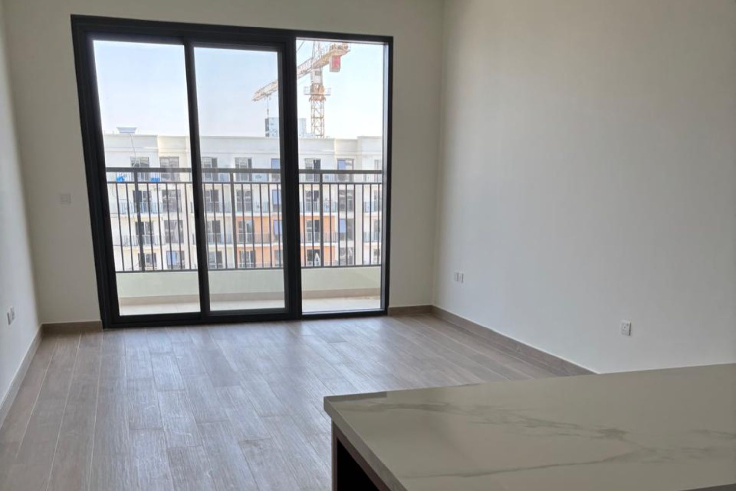 2 Bedrooms Apartment in Holland Gardens