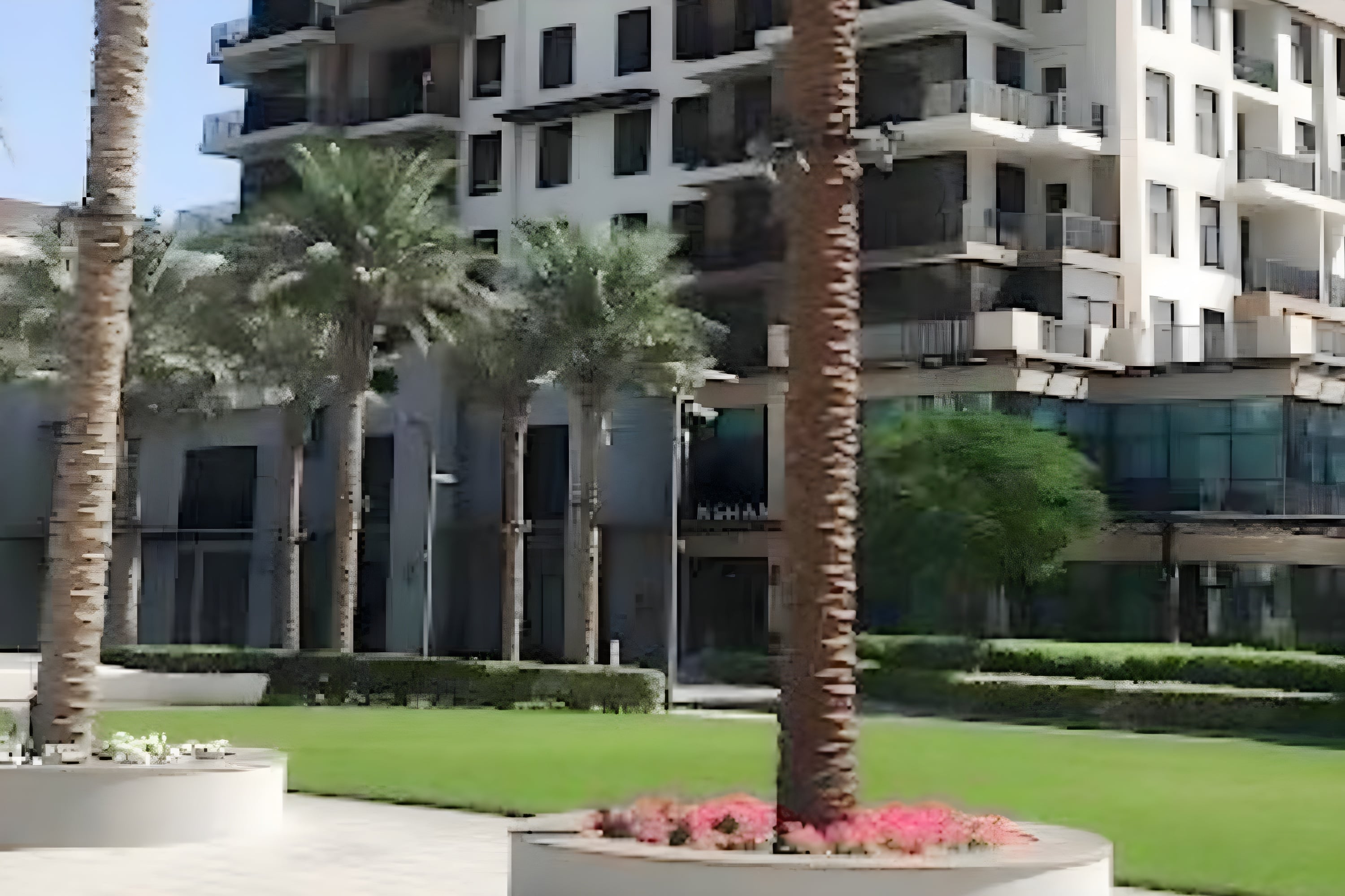 2 Bedrooms Apartment in Holland Gardens