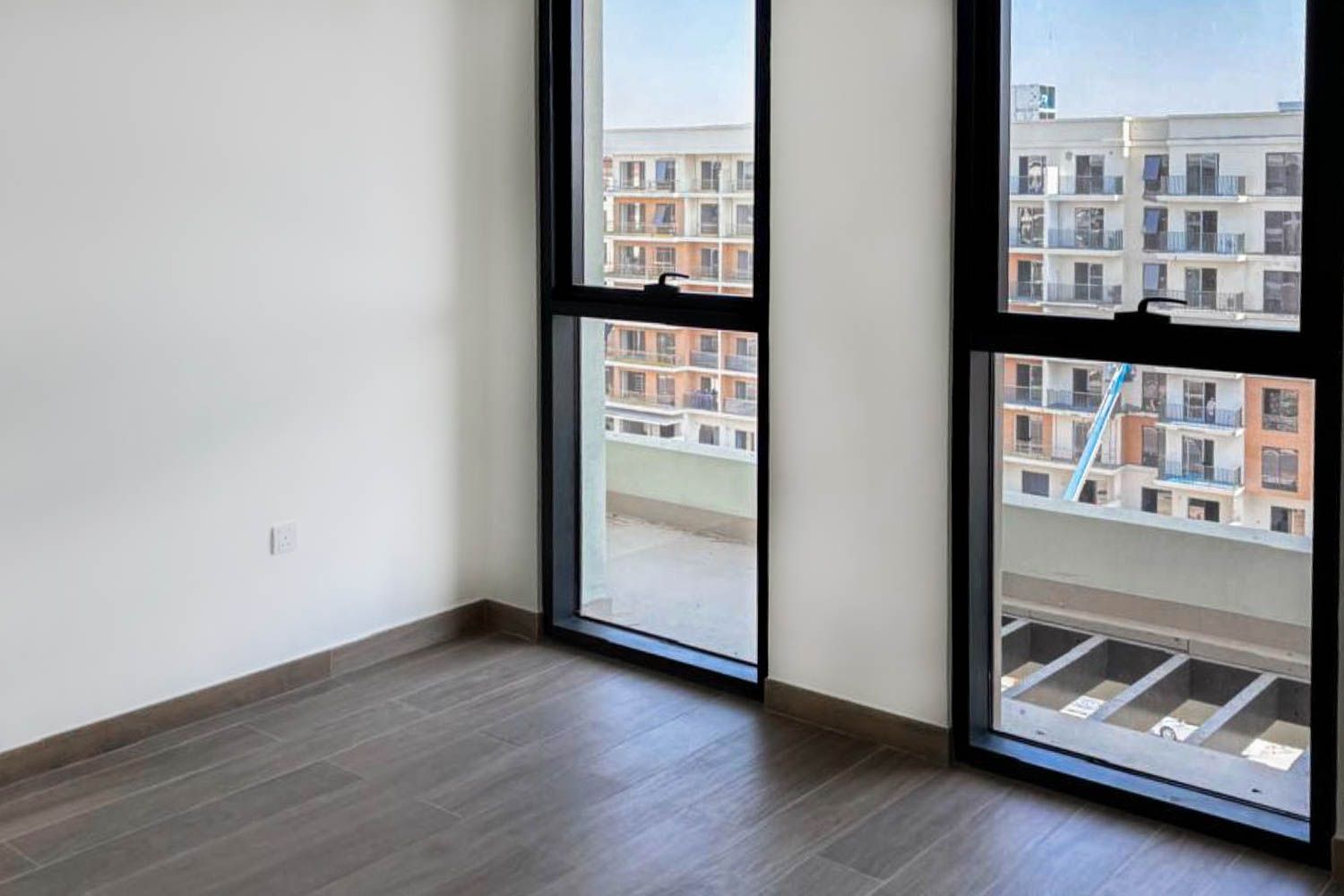 2 Bedrooms Apartment in Holland Gardens