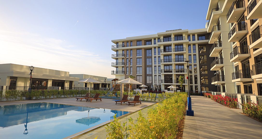 2 Bedrooms Apartment in Holland Gardens