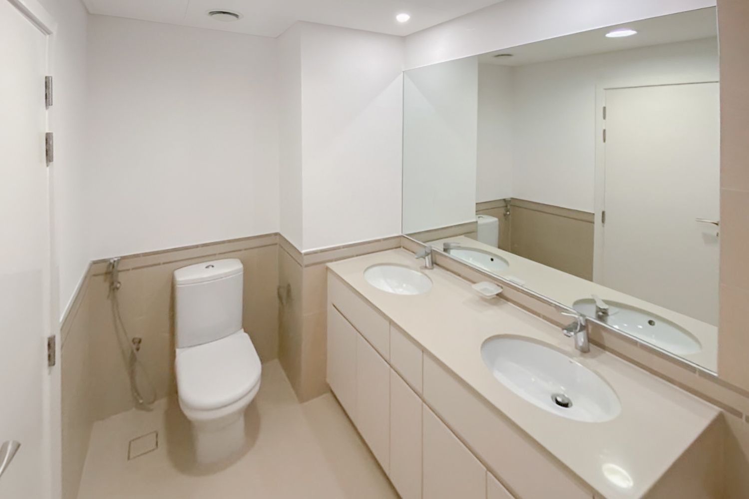 2 Bedrooms Apartment in Hayat Boulevard-2A