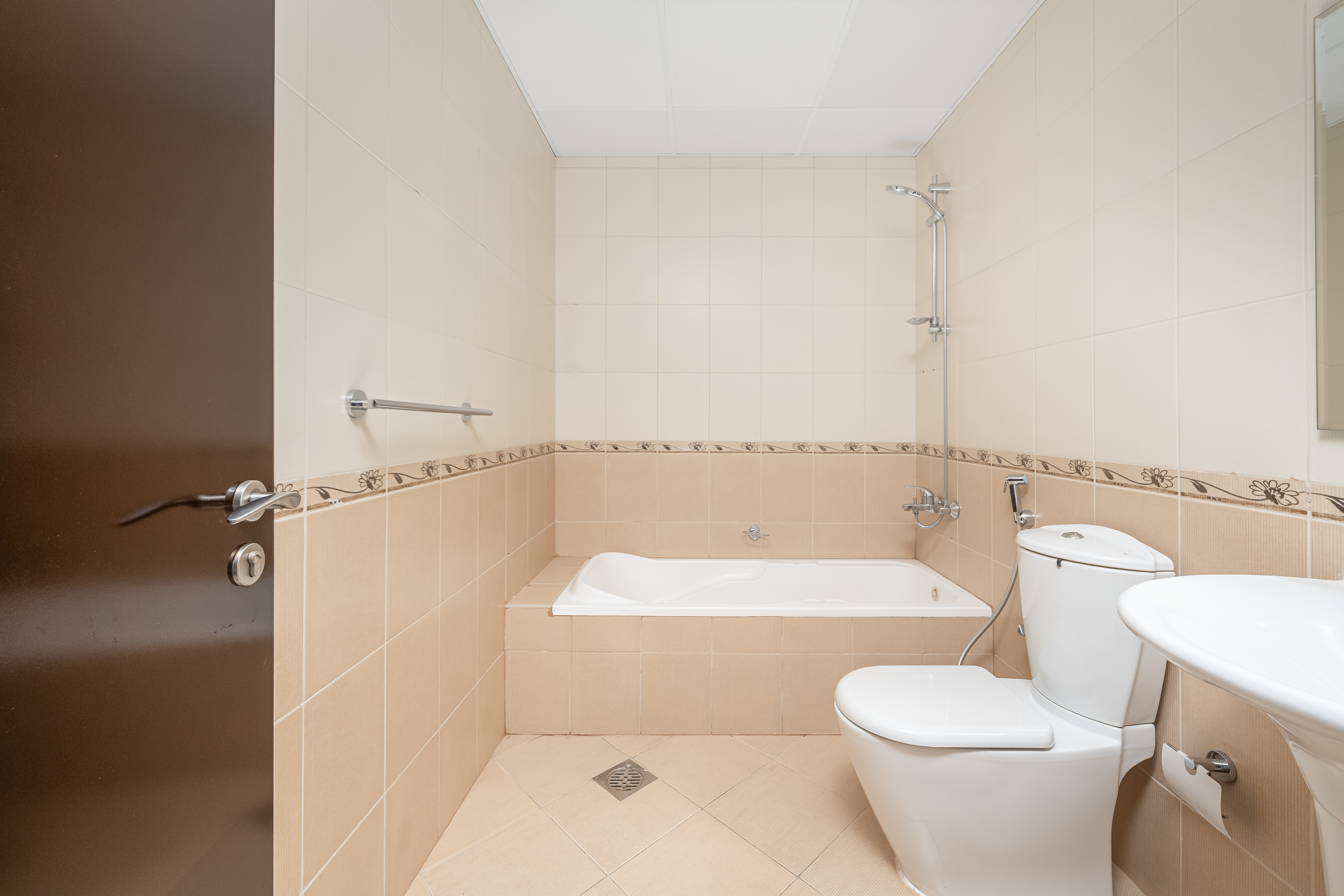 2 Bedrooms Apartment in Al Rabia Tower