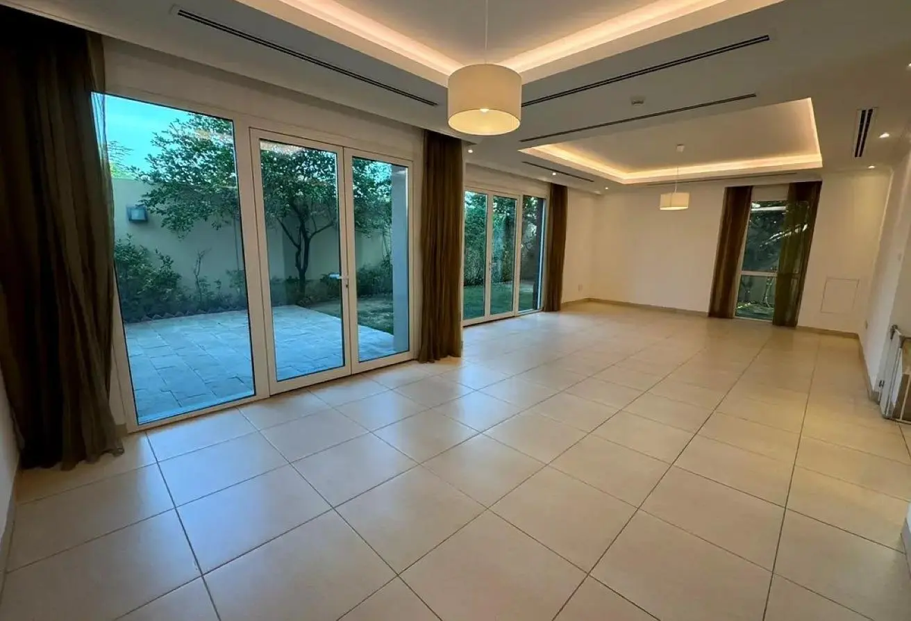 4 Bedrooms Villa in Villa Lantana 1