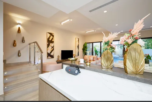 4 Bedrooms Townhouse in Silver Springs 3