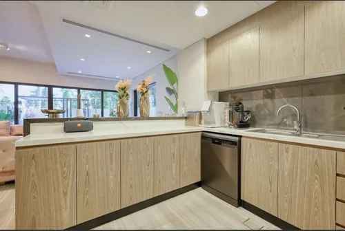 4 Bedrooms Townhouse in Silver Springs 3