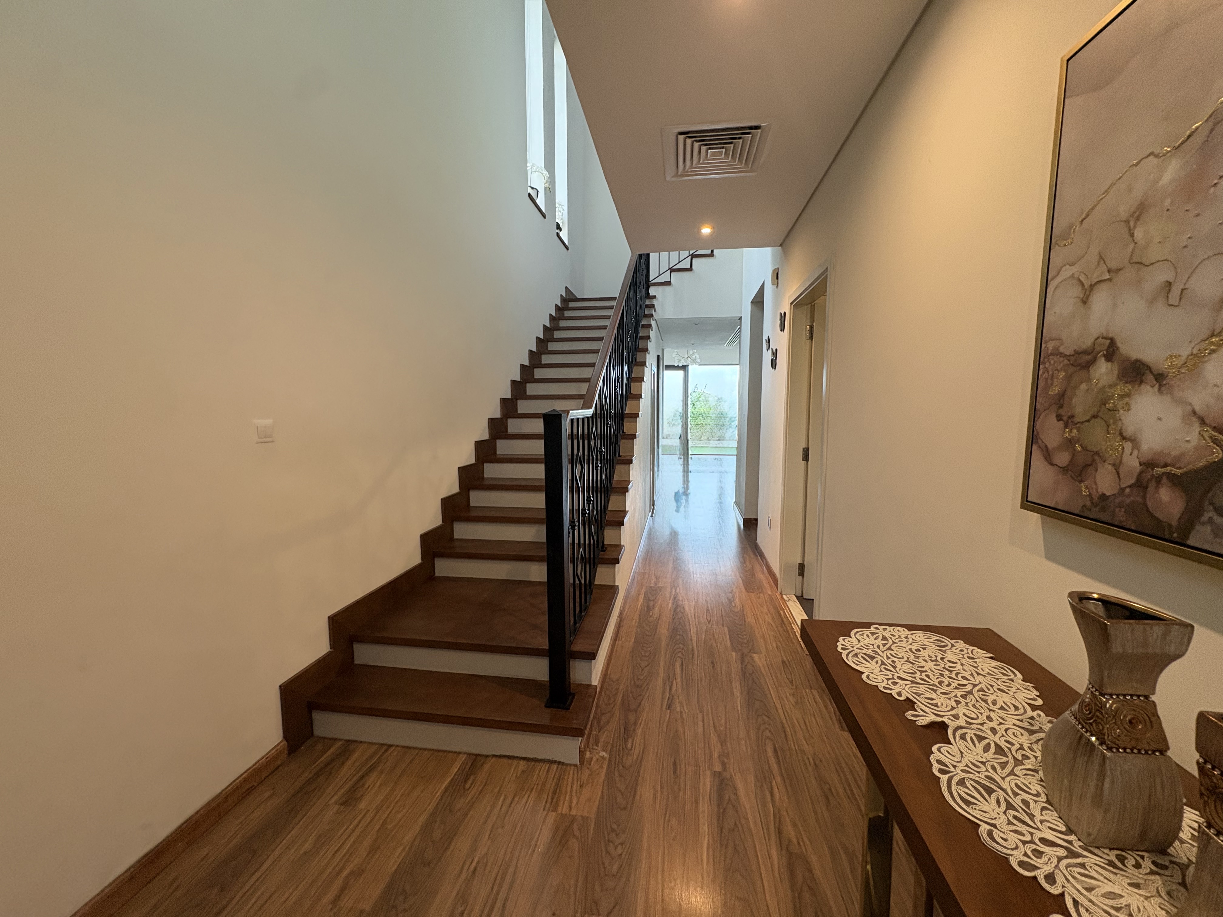 3 Bedrooms Townhouse in Silver Springs 1