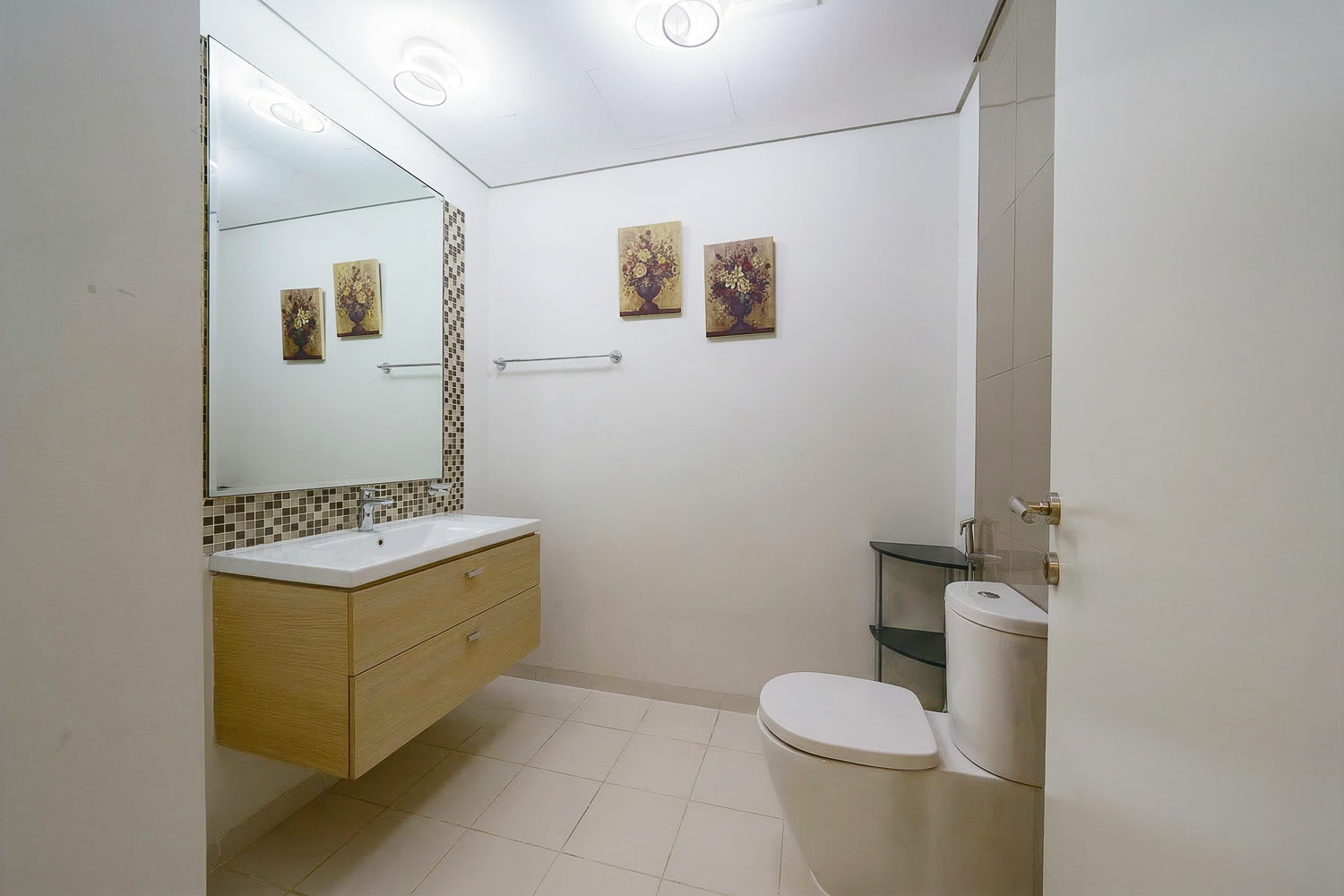 3 Bedrooms Townhouse in Silver Springs 1