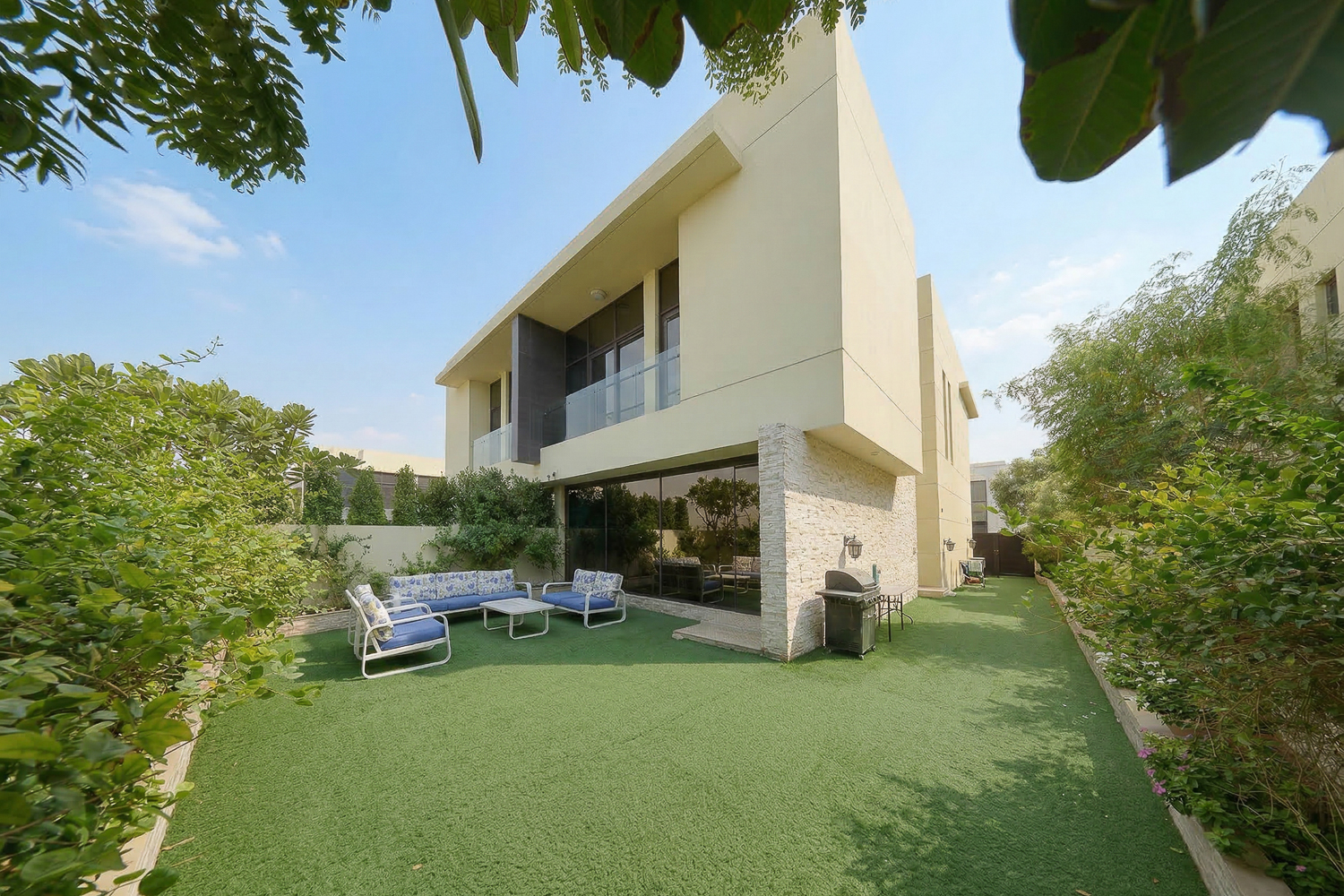 3 Bedrooms Townhouse in Silver Springs 1