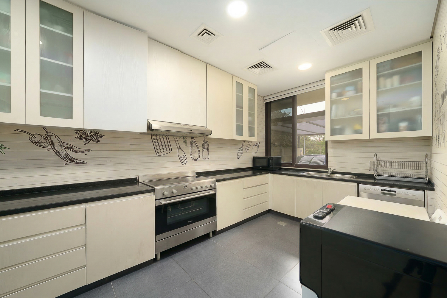 3 Bedrooms Townhouse in Silver Springs 1