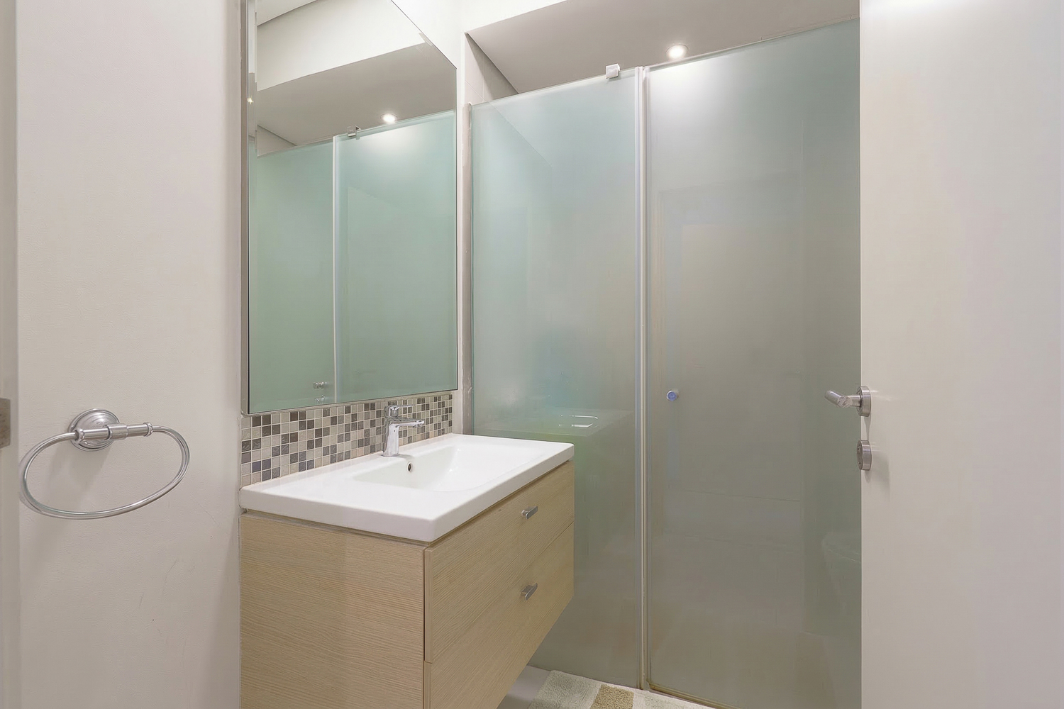 3 Bedrooms Townhouse in Silver Springs 1