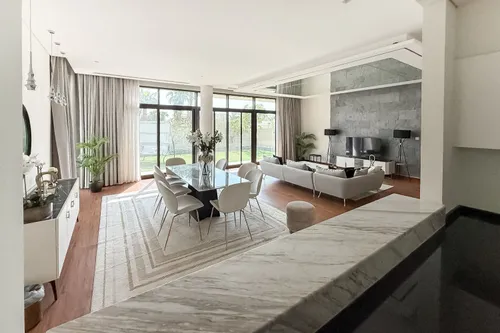 5 Bedrooms Villa in Picadilly Green