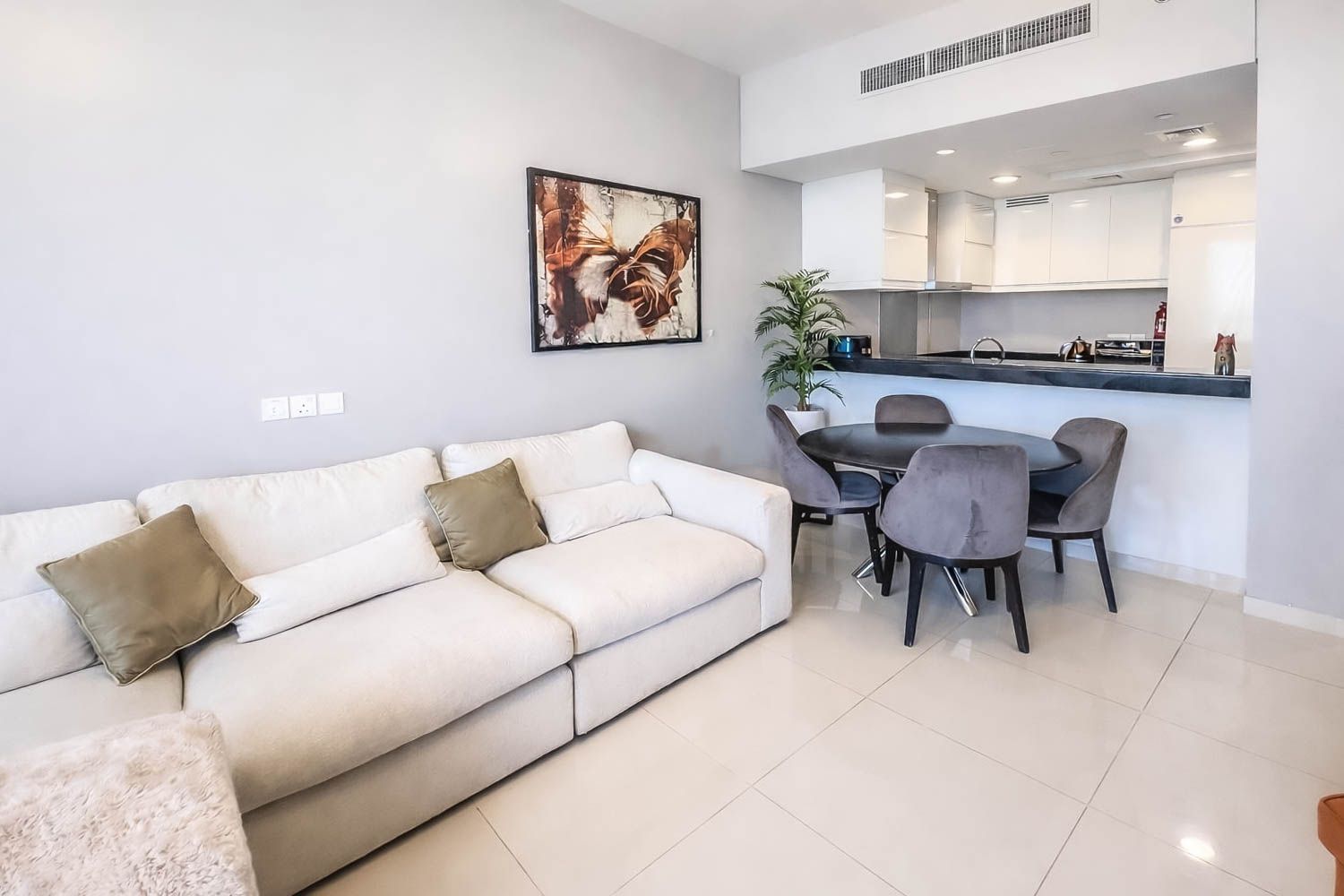 2 Bedrooms Apartment in Artesia B