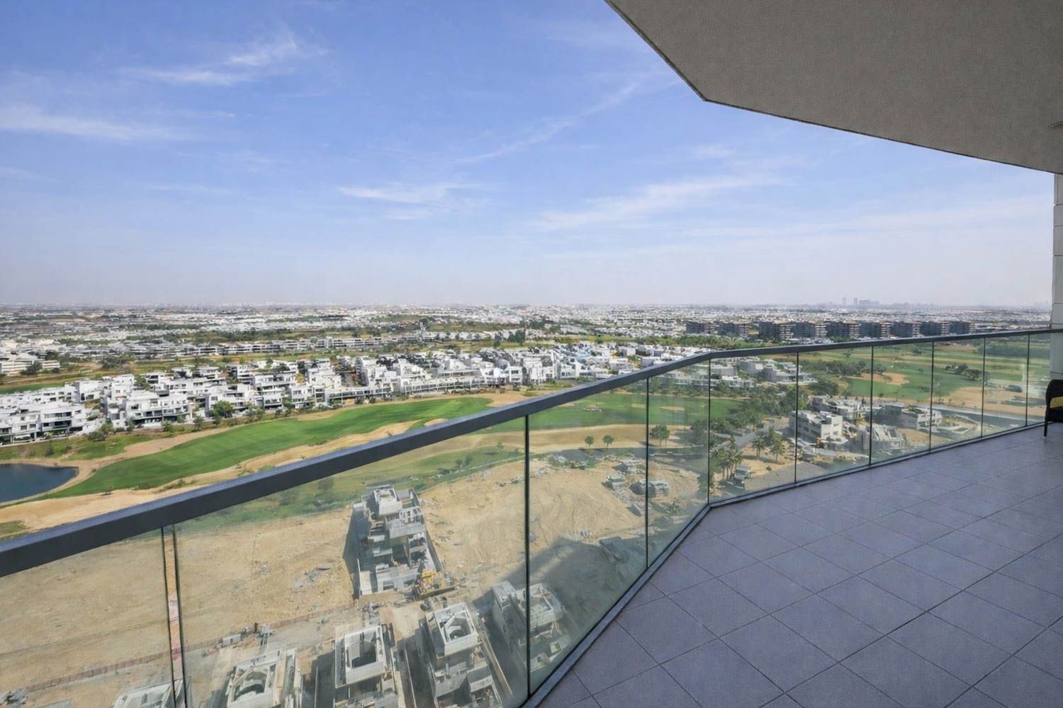 2 Bedrooms Apartment in Artesia B