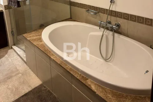 3 Bedrooms Office Space in Al Diyafa Building