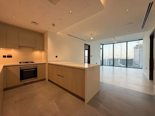 2 Bedrooms Apartment in The Crest Tower A