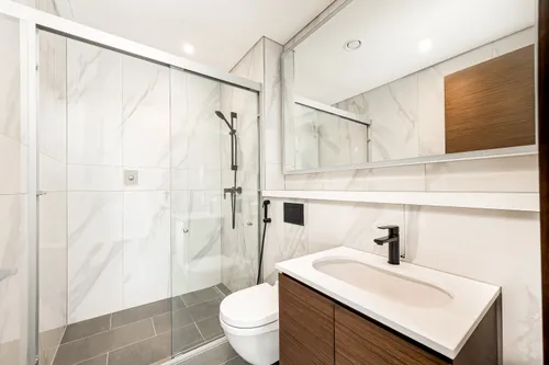 2 Bedrooms Apartment in The Crest Tower A