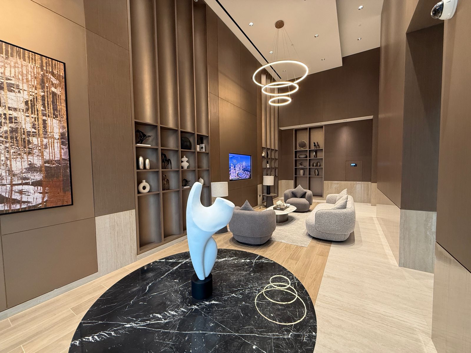 4 Bedrooms Apartment in Crest Grande