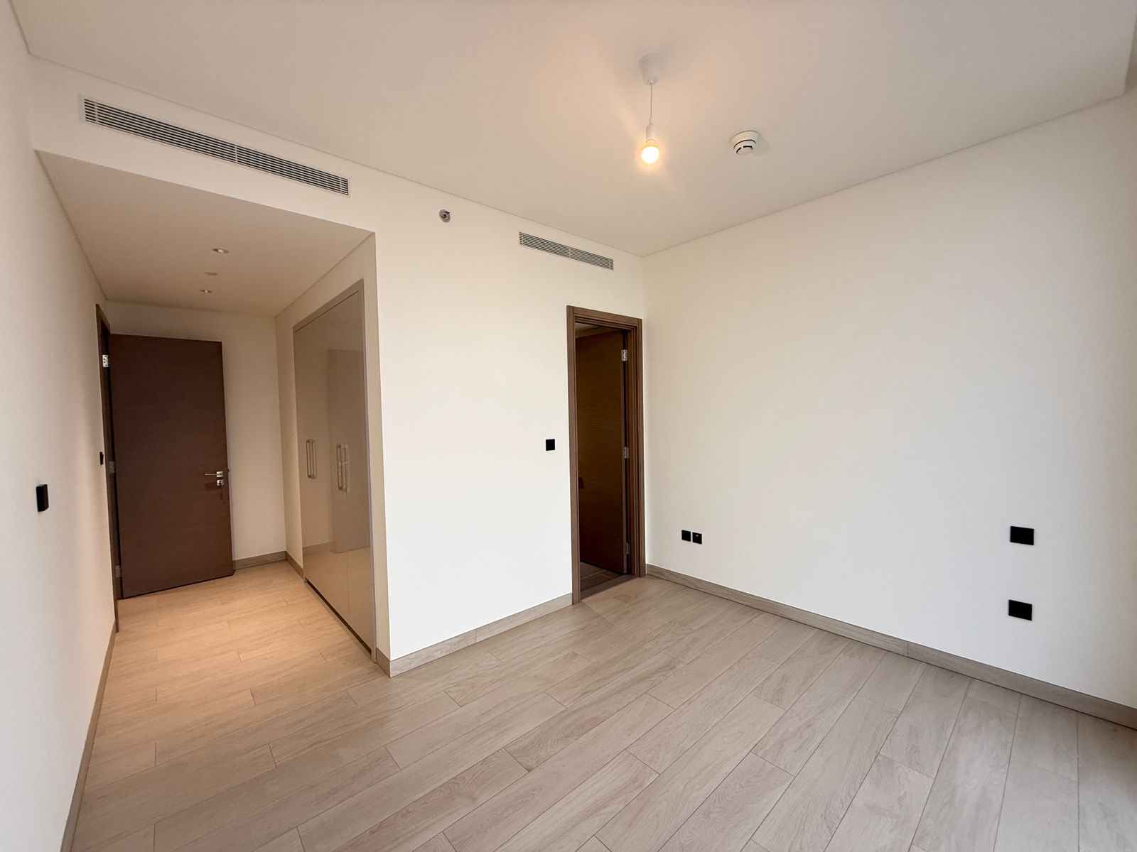 4 Bedrooms Apartment in Crest Grande