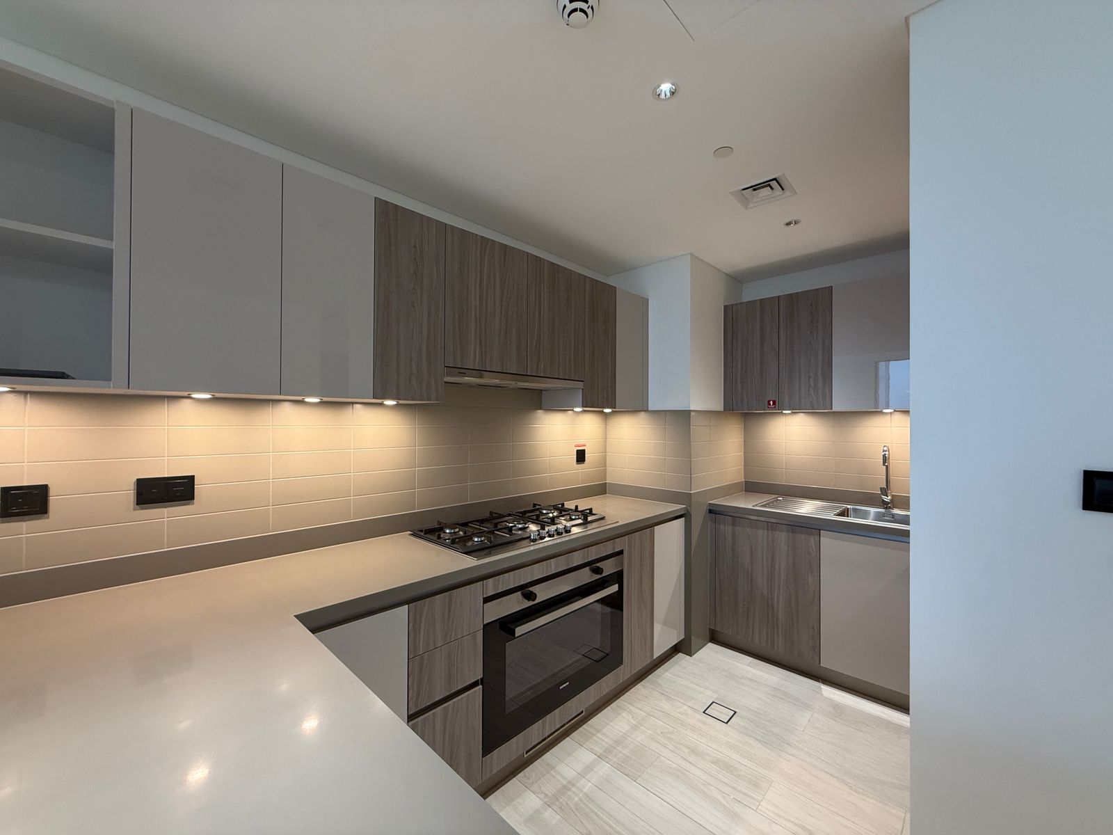 4 Bedrooms Apartment in Crest Grande