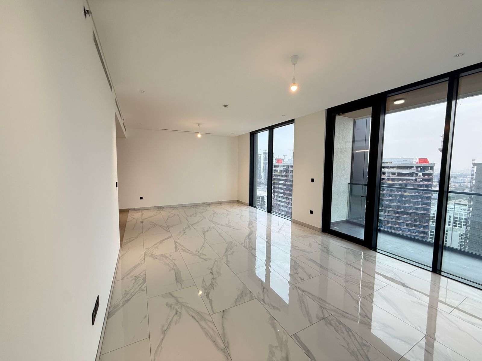 4 Bedrooms Apartment in Crest Grande