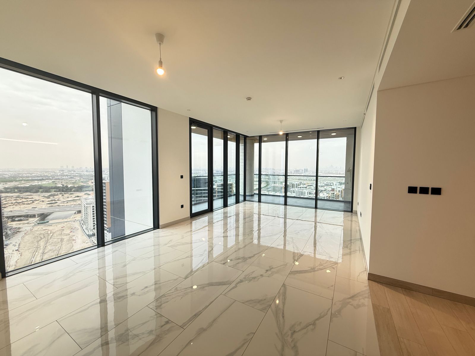 4 Bedrooms Apartment in Crest Grande