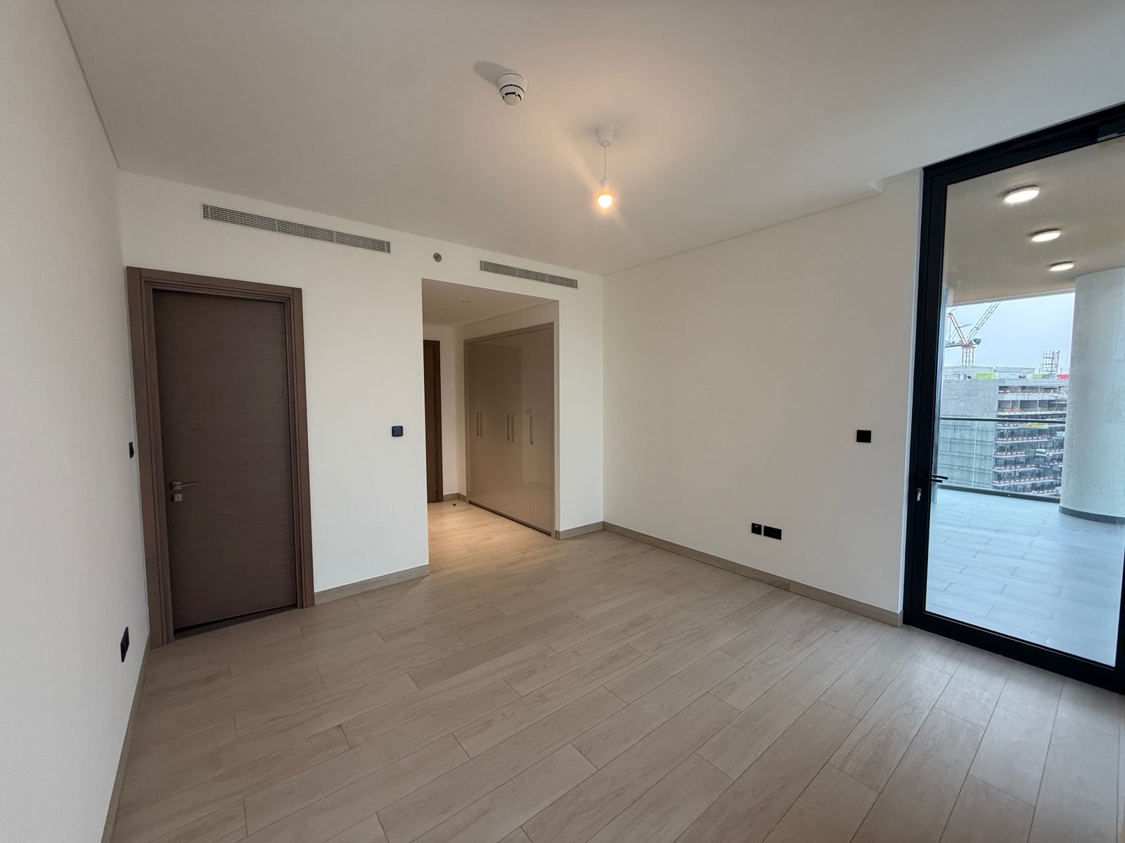 4 Bedrooms Apartment in Crest Grande