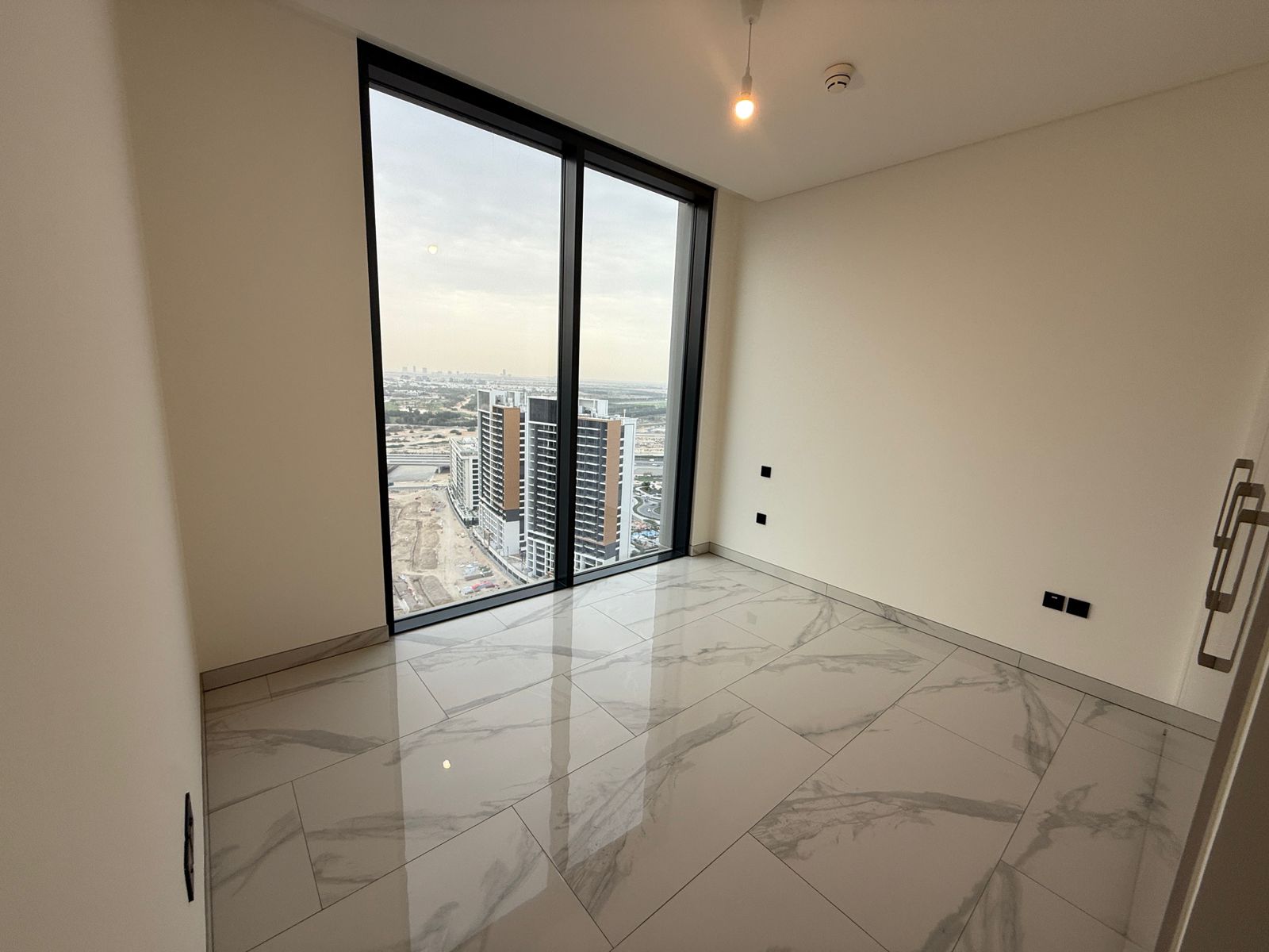 4 Bedrooms Apartment in Crest Grande