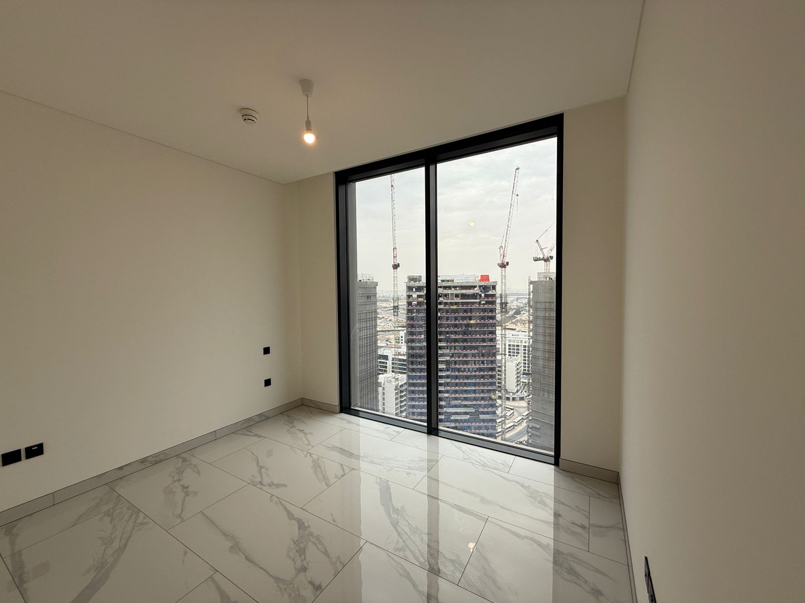 4 Bedrooms Apartment in Crest Grande