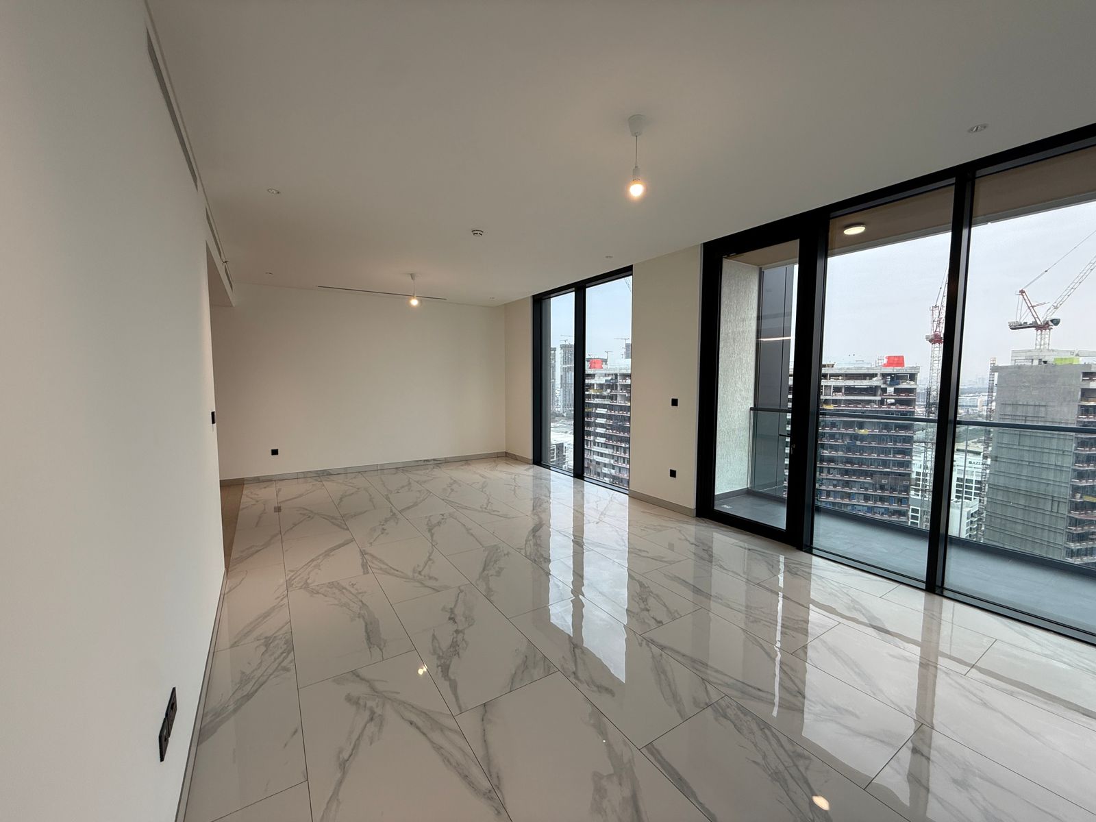 4 Bedrooms Apartment in Crest Grande