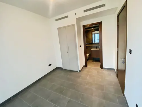 2 Bedrooms Apartment in The Crest Tower A
