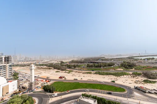 2 Bedrooms Apartment in The Crest Tower A
