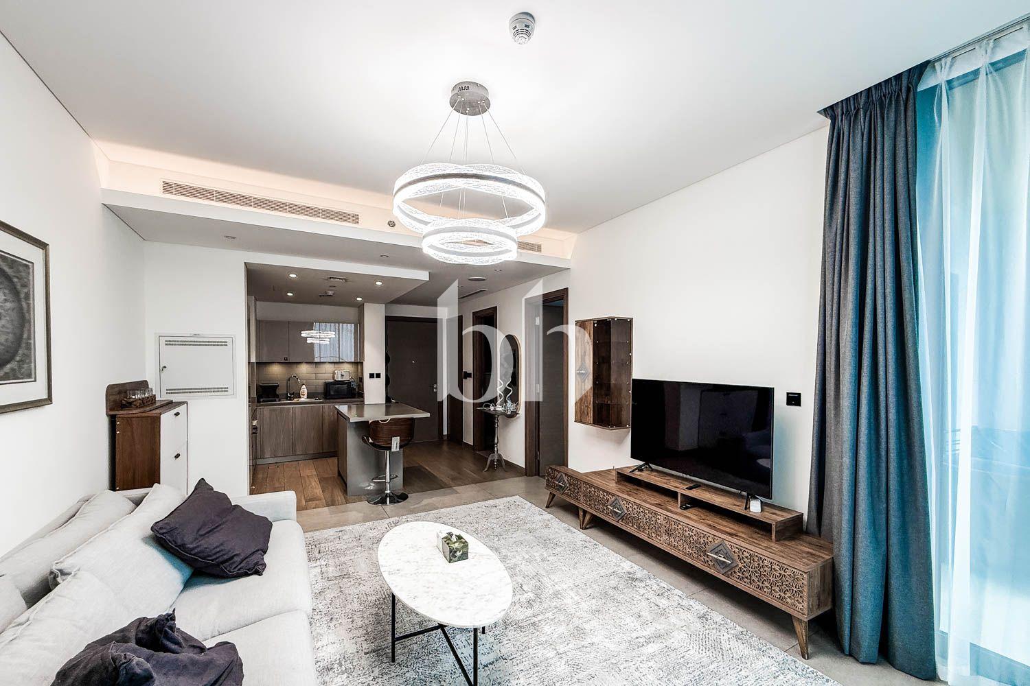 Prime location | Pool view | Flexible furnishing