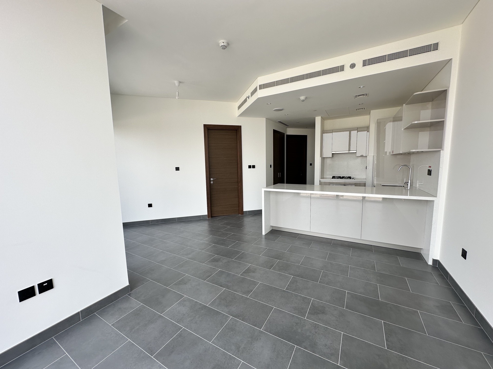 1 Bedroom Apartment in The Crest Tower A