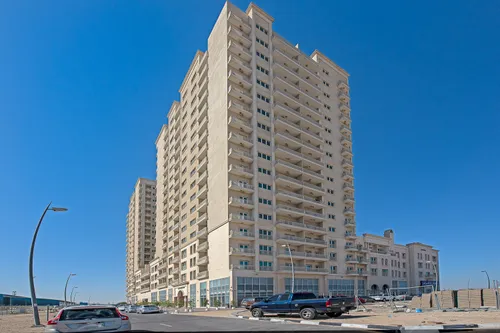 3 Bedrooms Apartment in Suburbia Tower 1