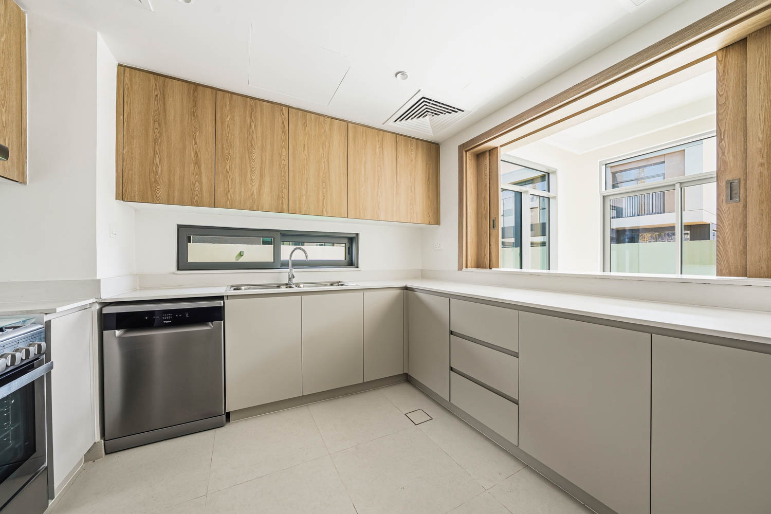 4 Bedrooms Townhouse in The Pulse Beachfront 2