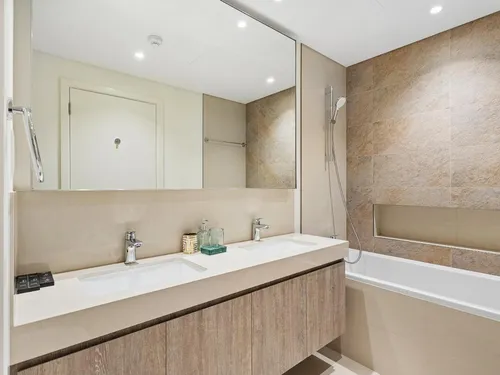 2 Bedrooms Apartment in Downtown Views II Tower 1