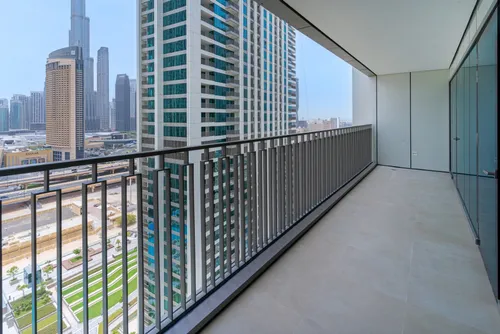 3 Bedrooms Apartment in Downtown Views II Tower 2