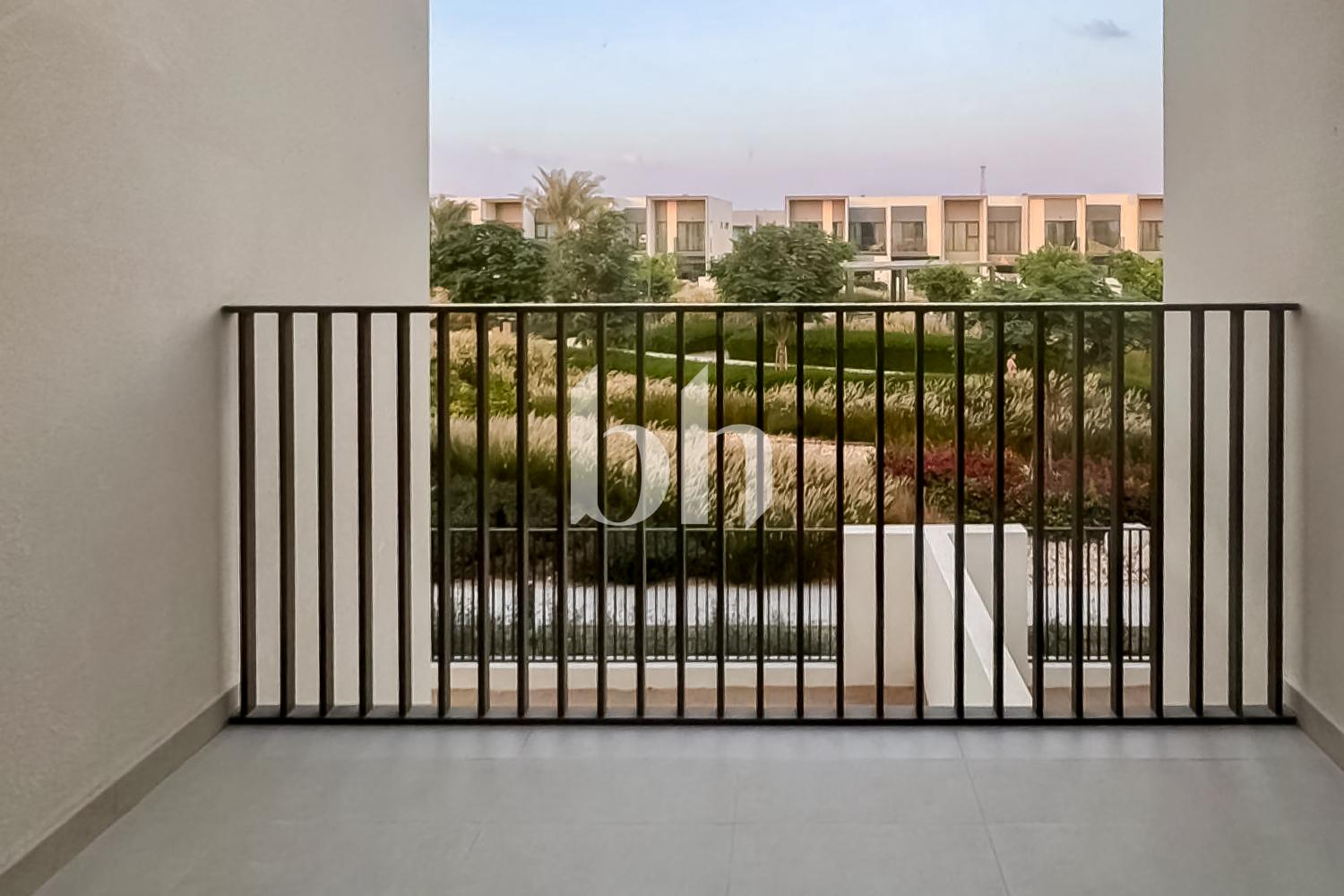 Single row | Middle kitchen | Small park view